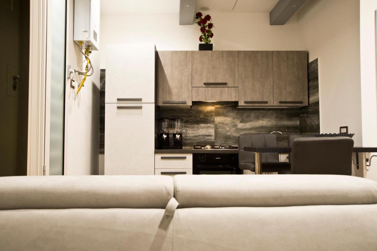 Suite Napoli Sotterranea Con Vasca Idromassaggio מראה חיצוני תמונה