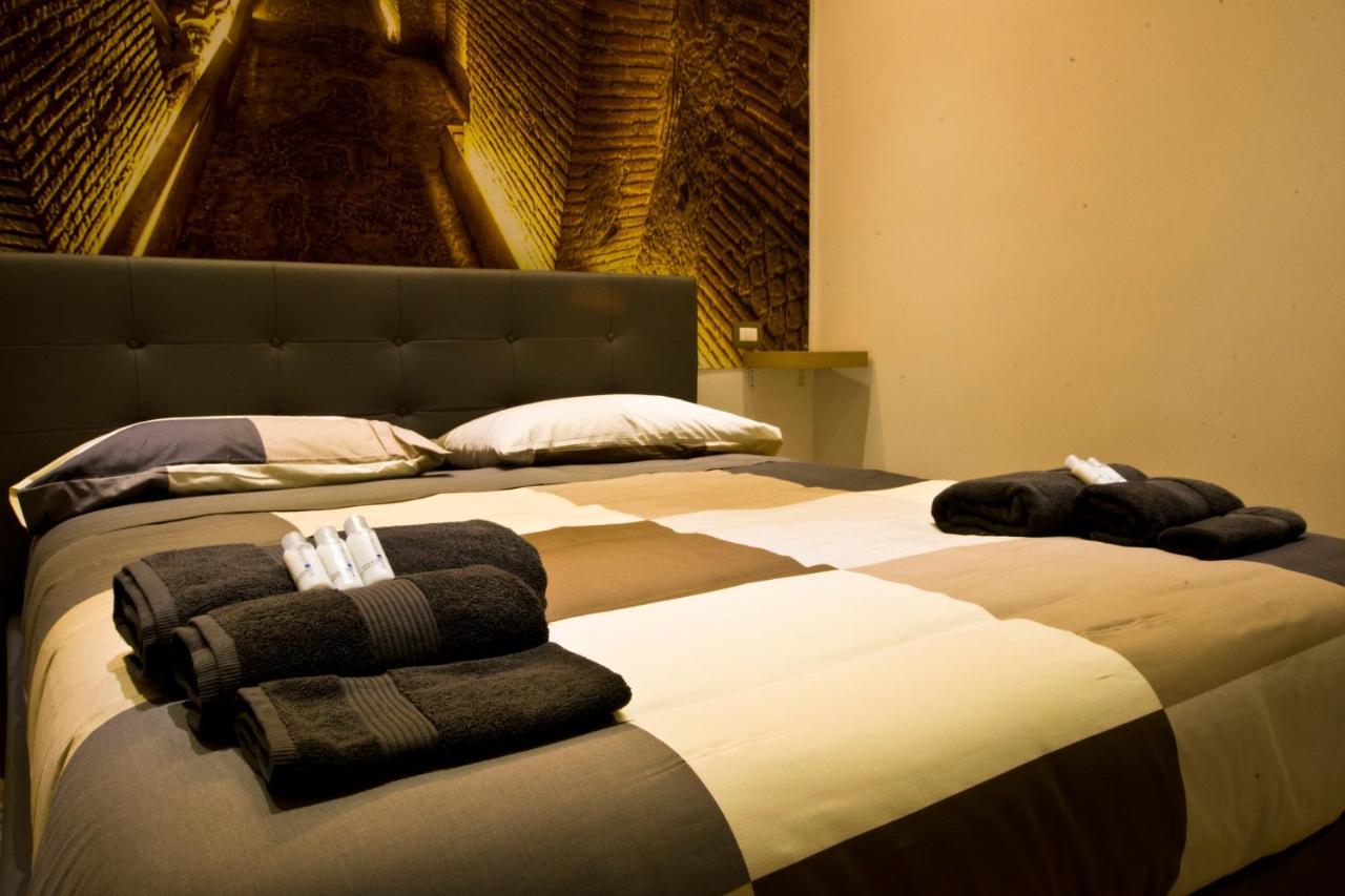 Suite Napoli Sotterranea Con Vasca Idromassaggio מראה חיצוני תמונה