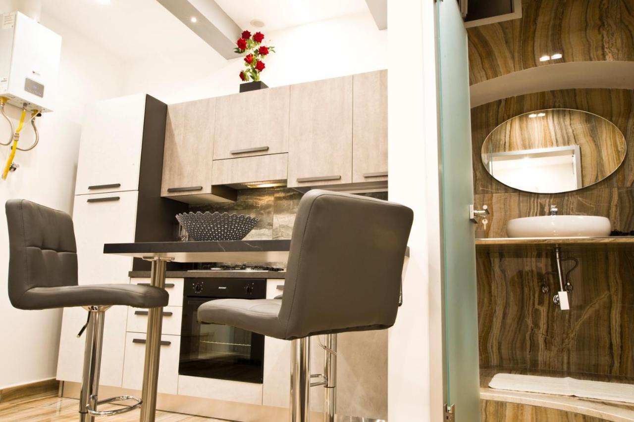 Suite Napoli Sotterranea Con Vasca Idromassaggio מראה חיצוני תמונה