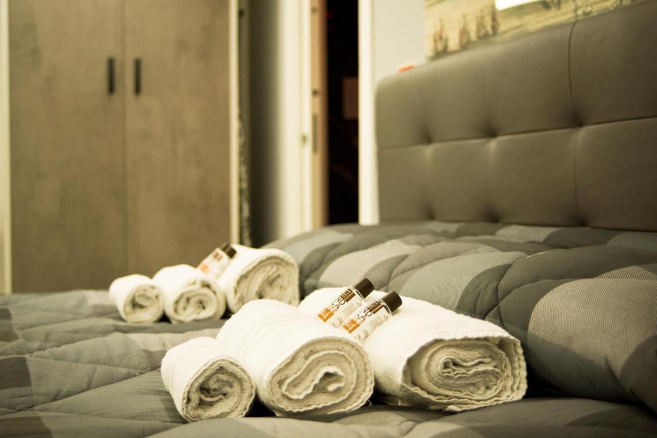 Suite Napoli Sotterranea Con Vasca Idromassaggio מראה חיצוני תמונה